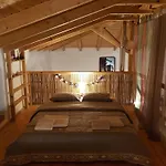 The Strawhouse Under The Mountain Сasa de vacaciones Gorgogiri