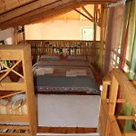 Сasa de vacaciones The Strawhouse Under The Mountain