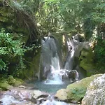 The Strawhouse Under The Mountain Сasa de vacaciones *