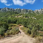 The Strawhouse Under The Mountain *