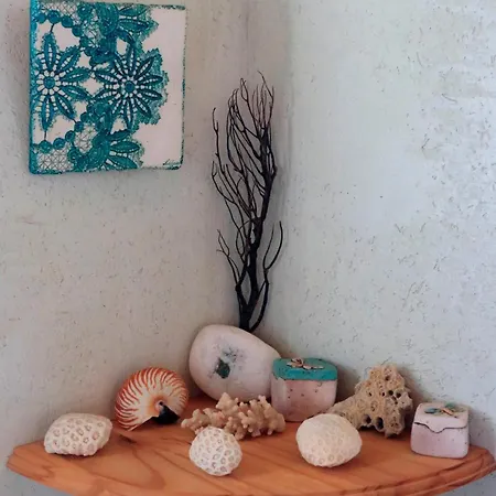 The Strawhouse Under The Mountain *