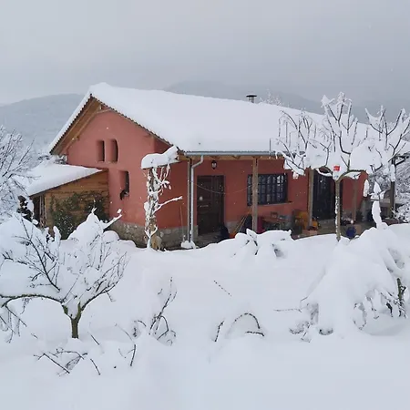 The Strawhouse Under The Mountain * Gorgogiri