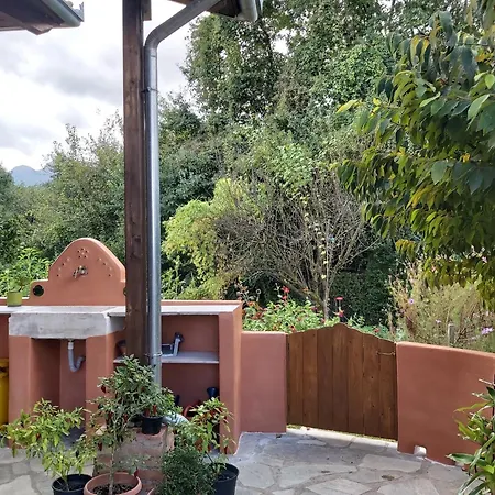 The Strawhouse Under The Mountain 펜션